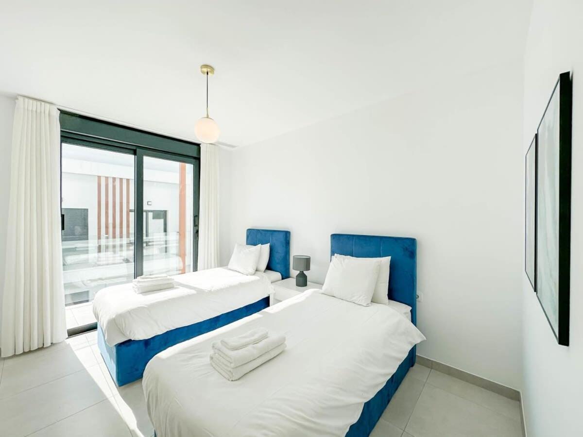 Apartamento Rooftop Jacuzzi Pools Modern Wifi Townhouse Estepona